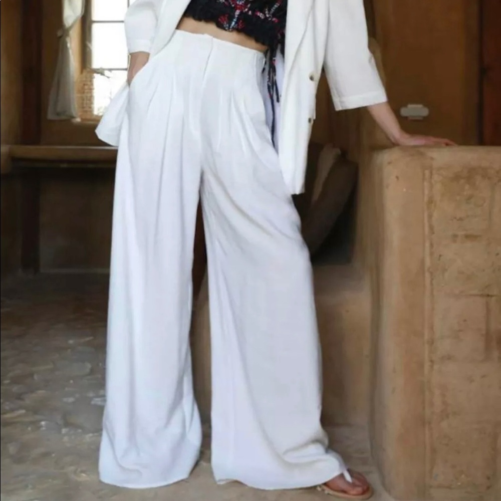 Bali Pant in White
Sabina Musayev LARGE - Picture 2 of 7
